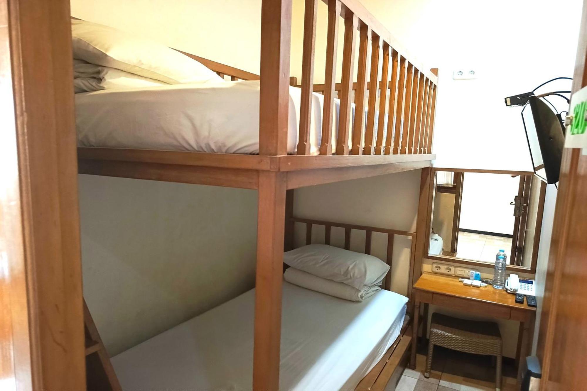 Java Capsule Hotel Malang Exterior foto