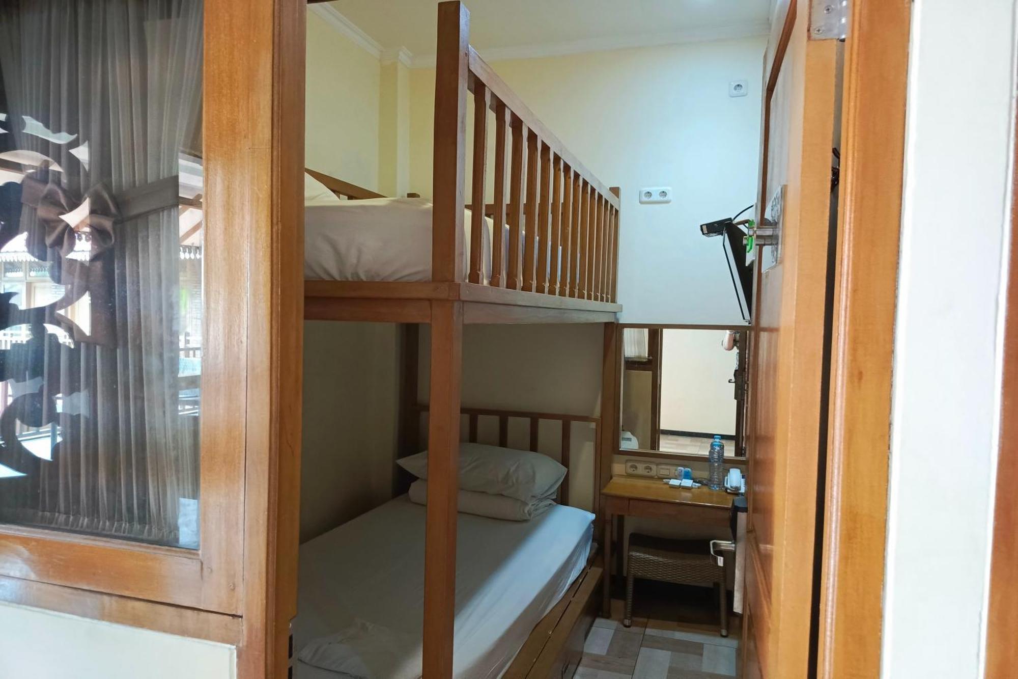 Java Capsule Hotel Malang Exterior foto